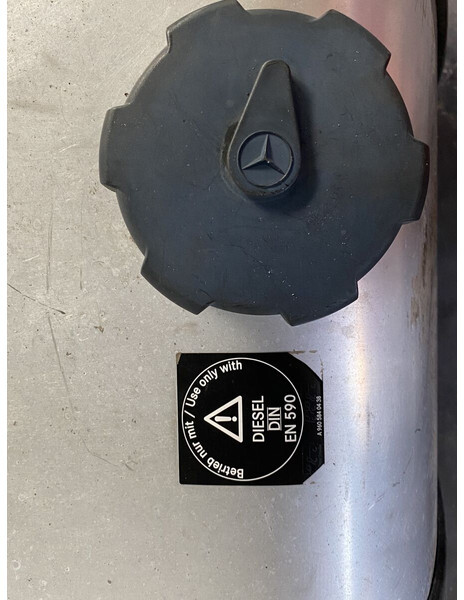 Mercedes-Benz with brackets - Fuel tank for Truck: picture 4 Mercedes-Benz with brackets - Fuel tank for Truck: picture 4