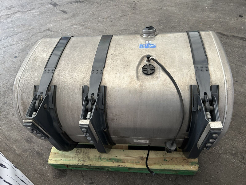 Scania Scania R 575L complete fuel tank 700x725x1340 - Fuel tank for Truck: picture 4 Scania Scania R 575L complete fuel tank 700x725x1340 - Fuel tank for Truck: picture 4