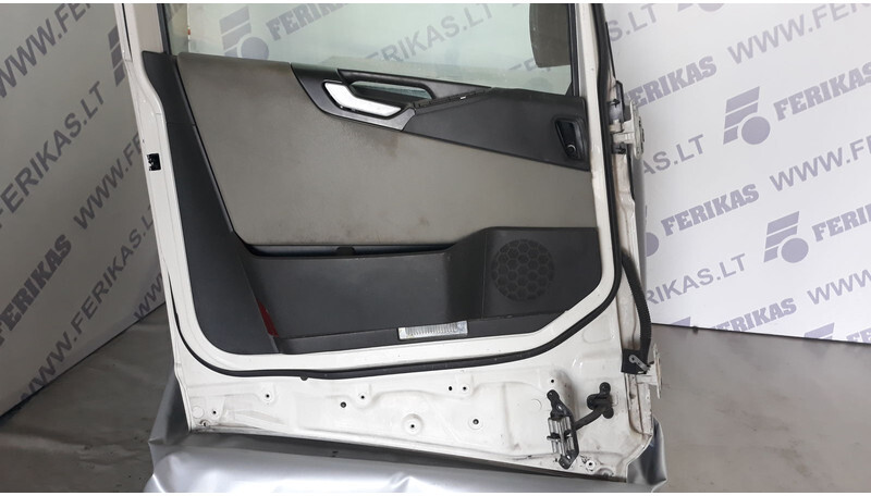 Volvo EURO 6 complete left side doors - Door and parts for Truck: picture 4 Volvo EURO 6 complete left side doors - Door and parts for Truck: picture 4