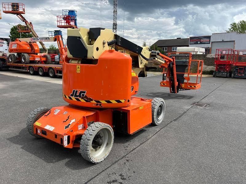 JLG E400AJPN elektro 14m (1779) - Articulated boom: picture 3 JLG E400AJPN elektro 14m (1779) - Articulated boom: picture 3