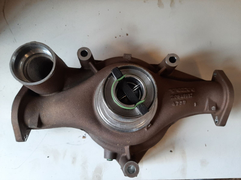 Volvo 20548812 - Coolant pump: picture 1 Volvo 20548812 - Coolant pump: picture 1