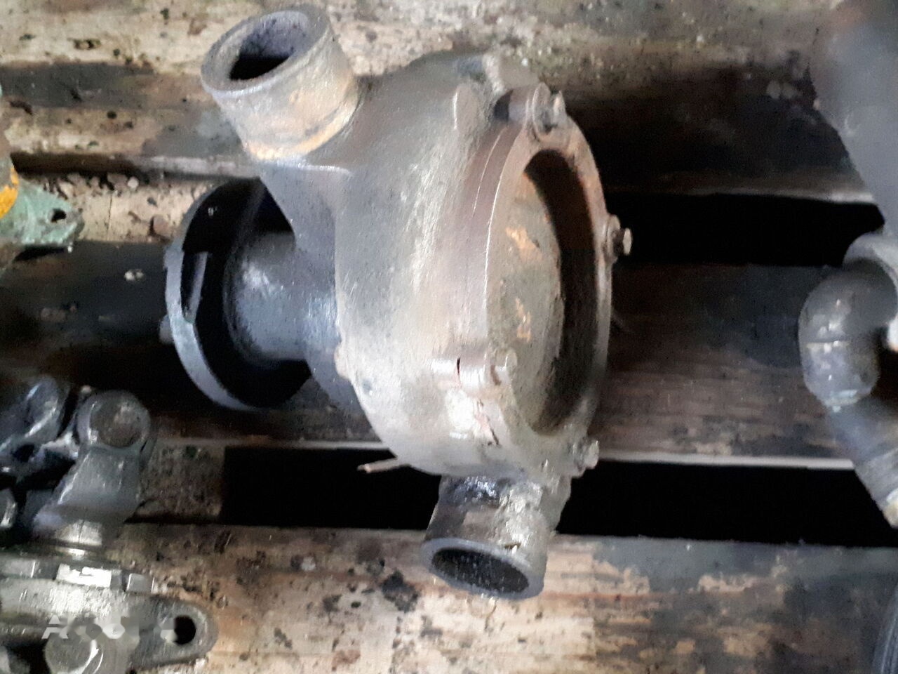 Volvo 4572010401. A4962010231 Volvo B10, D101 - Coolant pump for Bus: picture 2 Volvo 4572010401. A4962010231 Volvo B10, D101 - Coolant pump for Bus: picture 2