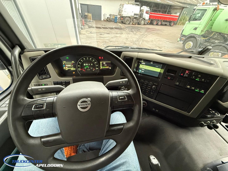 Cab chassis truck Volvo FM 410 379000 km, 6x2, Globetrotter: picture 6