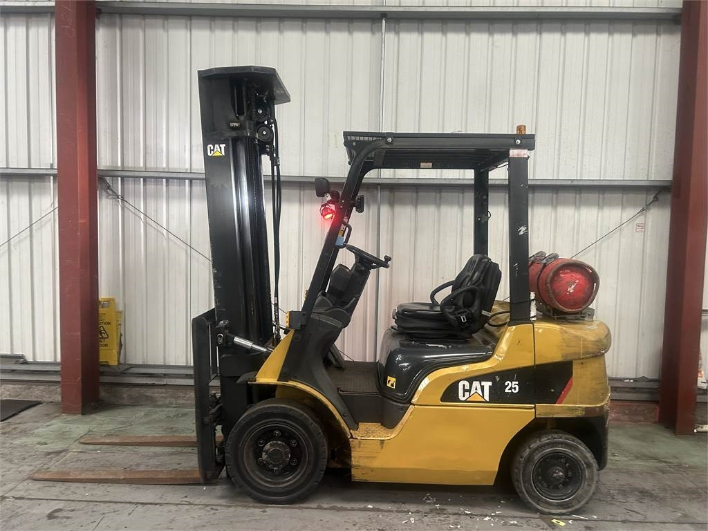CAT GP25NT - LPG forklift: picture 1 CAT GP25NT - LPG forklift: picture 1