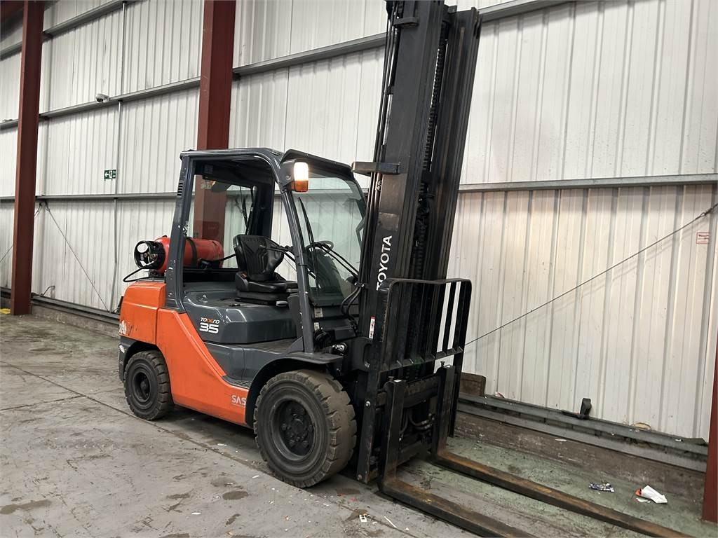 Toyota 02-8FGJF35 - LPG forklift: picture 4 Toyota 02-8FGJF35 - LPG forklift: picture 4
