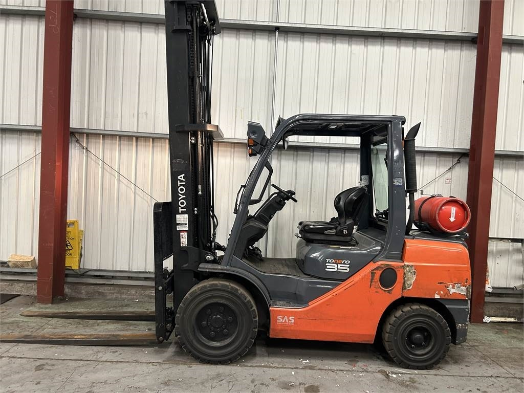 Toyota 02-8FGJF35 - LPG forklift: picture 1 Toyota 02-8FGJF35 - LPG forklift: picture 1