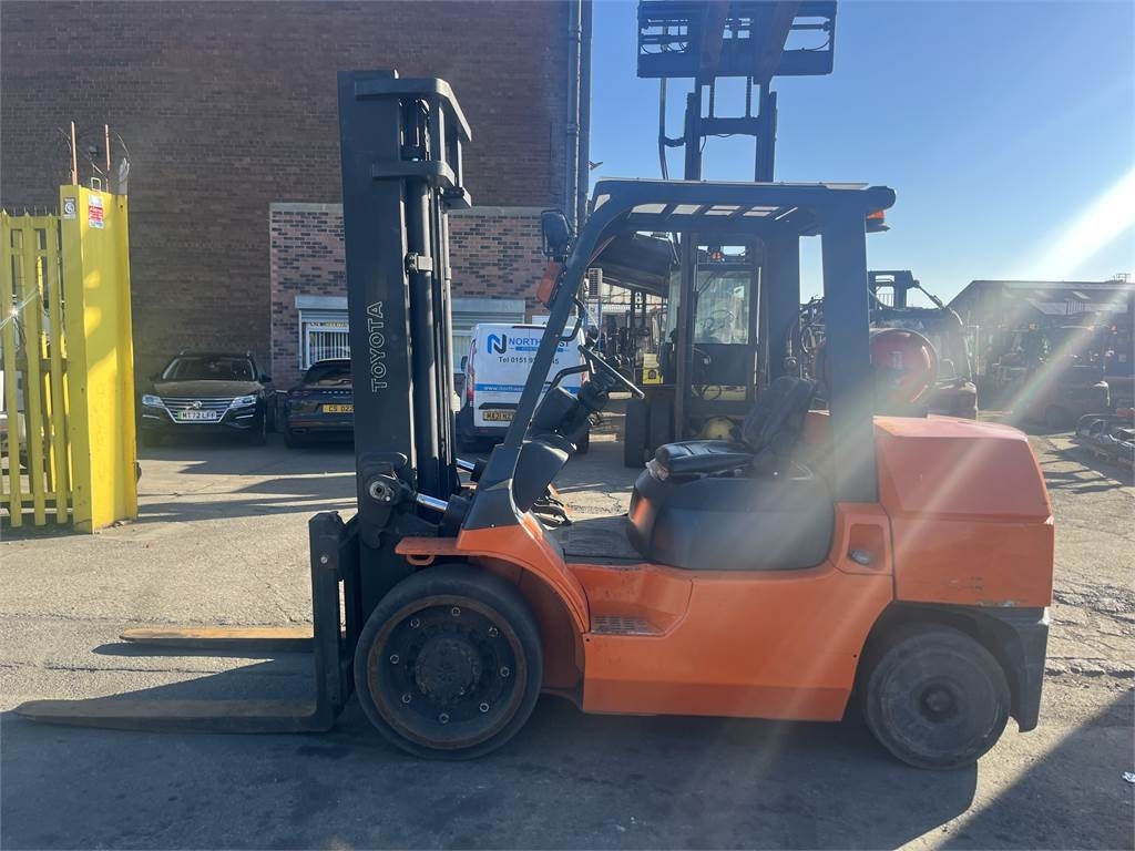 Toyota 7FGCU55 - LPG forklift: picture 1 Toyota 7FGCU55 - LPG forklift: picture 1
