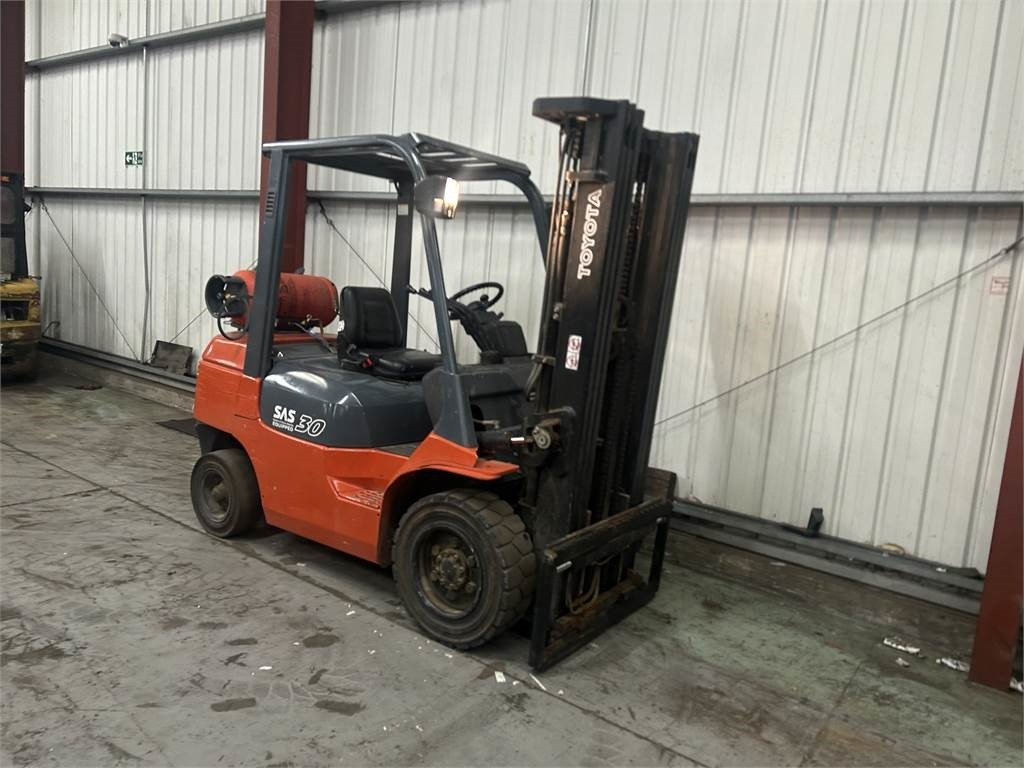 Toyota 7FGF30 - LPG forklift: picture 4 Toyota 7FGF30 - LPG forklift: picture 4