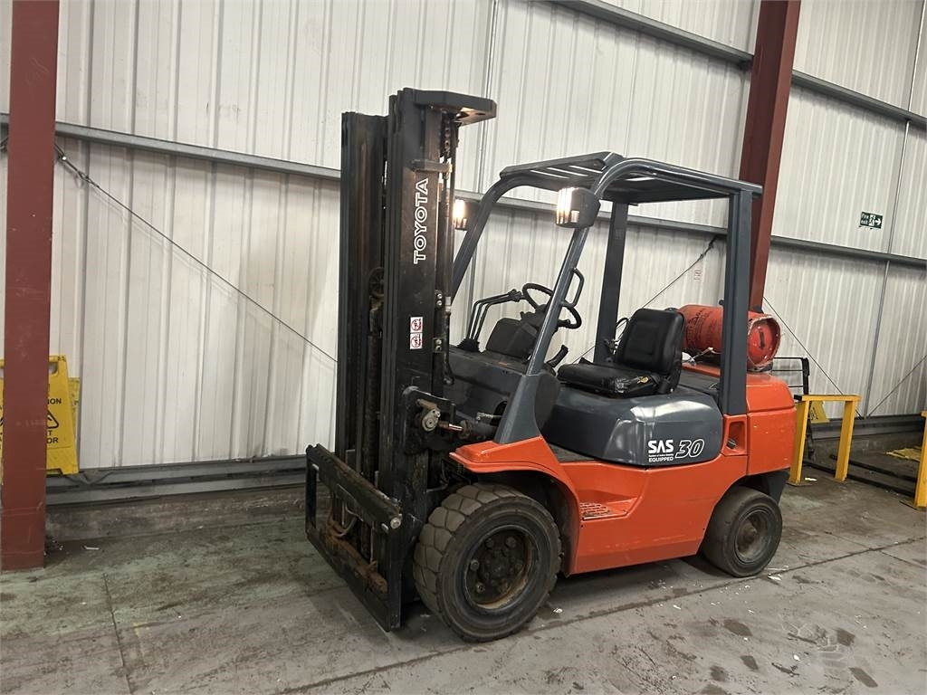 Toyota 7FGF30 - LPG forklift: picture 2 Toyota 7FGF30 - LPG forklift: picture 2