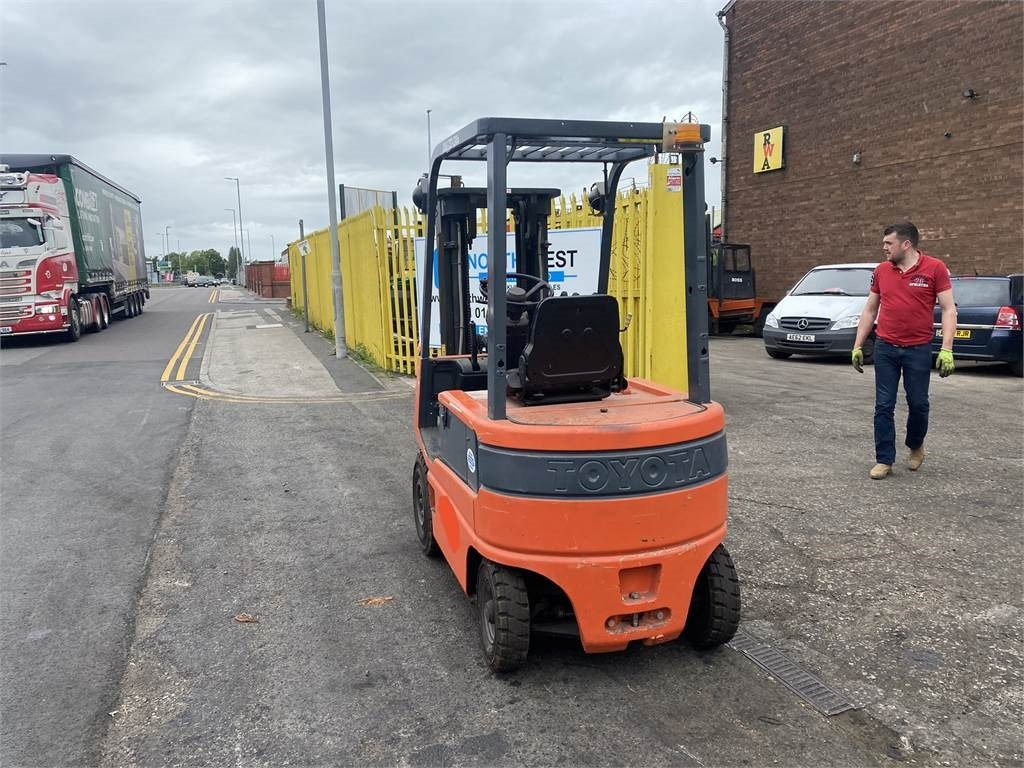Toyota FBM16  - Electric forklift: picture 5 Toyota FBM16  - Electric forklift: picture 5