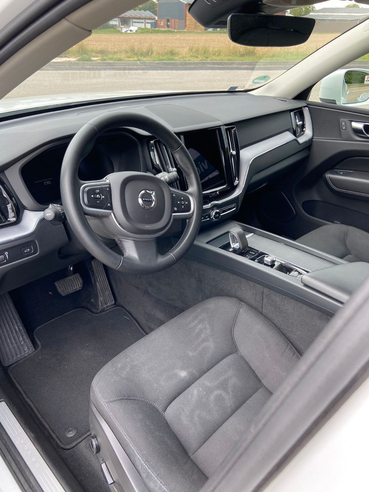 Volvo XC 60 XC60 Momentum Pro AWD - SUV: picture 3 Volvo XC 60 XC60 Momentum Pro AWD - SUV: picture 3