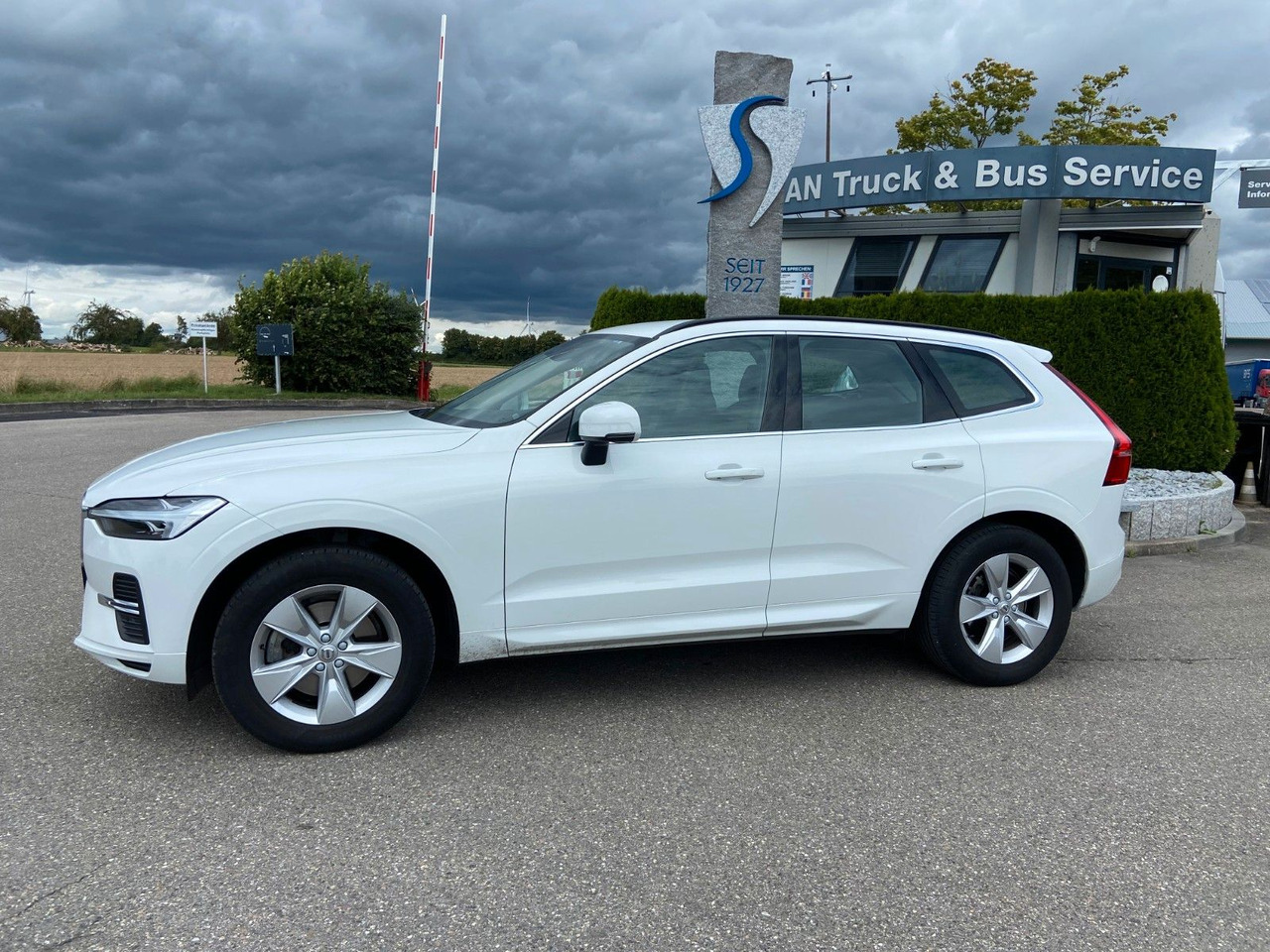 Volvo XC 60 XC60 Momentum Pro AWD - SUV: picture 1 Volvo XC 60 XC60 Momentum Pro AWD - SUV: picture 1
