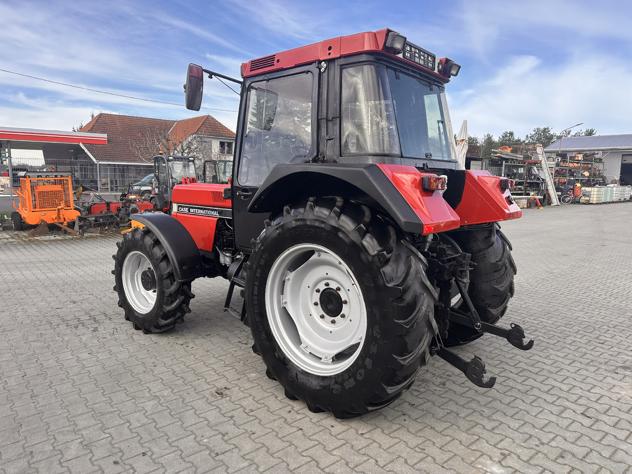 CASE IH 844 XL PLUS 40 km/h - Farm tractor: picture 2 CASE IH 844 XL PLUS 40 km/h - Farm tractor: picture 2
