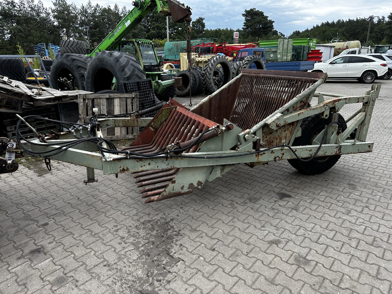 Zbieracz kamieni Fortschritt Steinsammler Steinsammelwagen - Soil tillage equipment: picture 1 Zbieracz kamieni Fortschritt Steinsammler Steinsammelwagen - Soil tillage equipment: picture 1