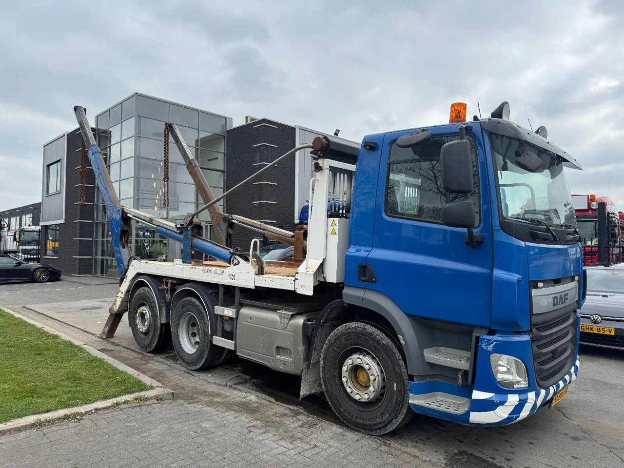 DAF CF 400 6X2 - EURO 6 + VDL P-18 + REMOTE + LIFT A - Tipper: picture 2 DAF CF 400 6X2 - EURO 6 + VDL P-18 + REMOTE + LIFT A - Tipper: picture 2