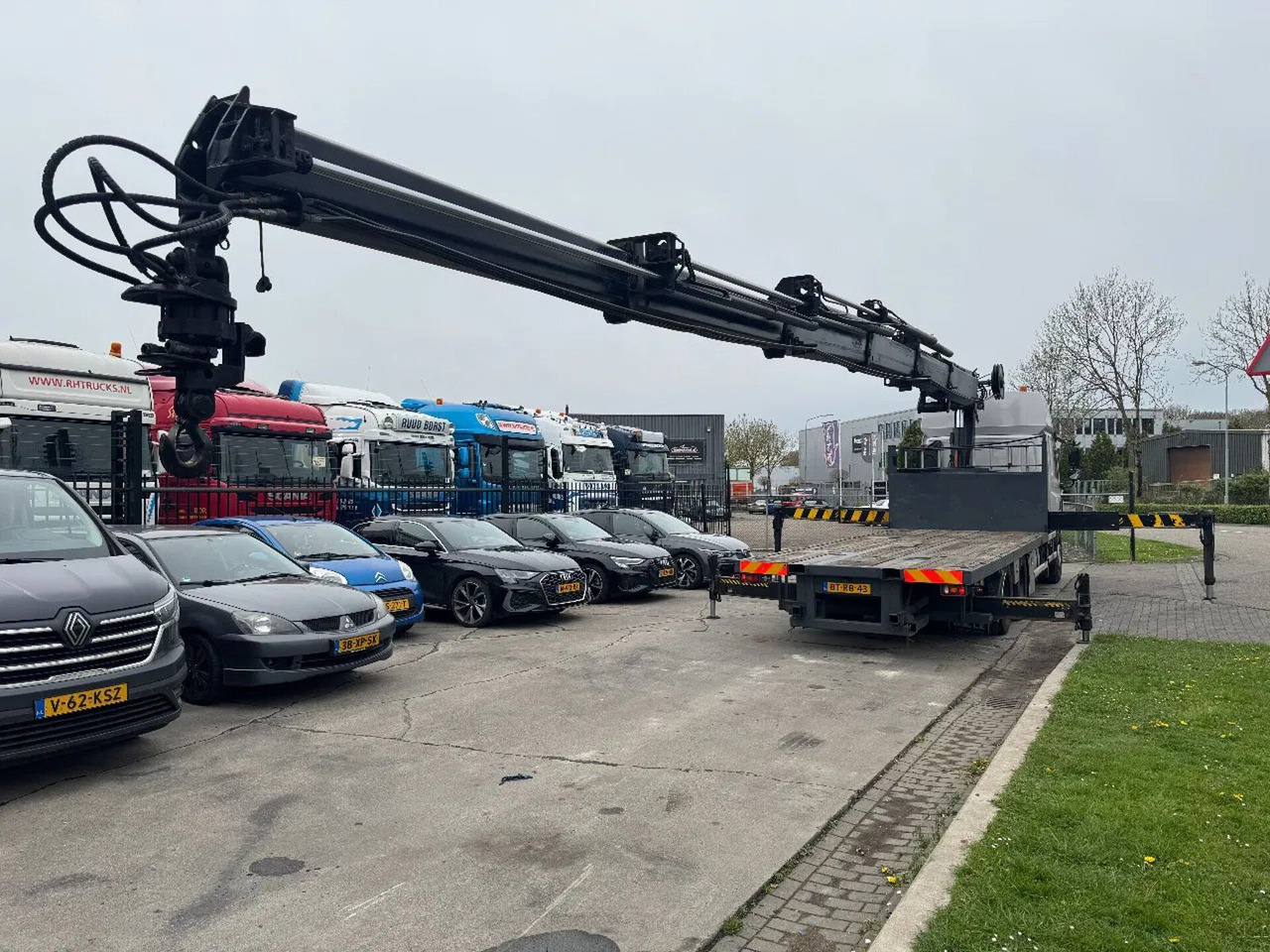 DAF CF 85.360 6X2 EURO 5 HIAB 377 + REMOTE CONTROL T - Dropside/ Flatbed truck, Crane truck: picture 4 DAF CF 85.360 6X2 EURO 5 HIAB 377 + REMOTE CONTROL T - Dropside/ Flatbed truck, Crane truck: picture 4