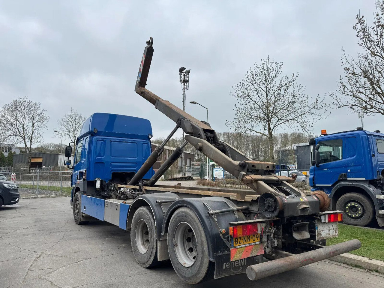 DAF CF 85 6X2 - EURO 5 + VDL HOOK + LIFT AXLE + TÜV - Hook lift truck: picture 5 DAF CF 85 6X2 - EURO 5 + VDL HOOK + LIFT AXLE + TÜV - Hook lift truck: picture 5