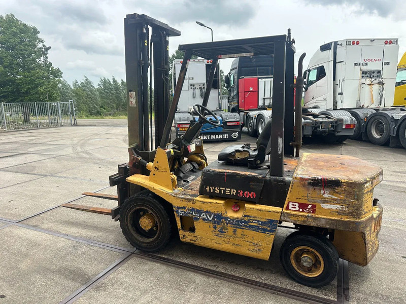 Hyster H3.00XL - 3 TONS - Diesel forklift: picture 2 Hyster H3.00XL - 3 TONS - Diesel forklift: picture 2