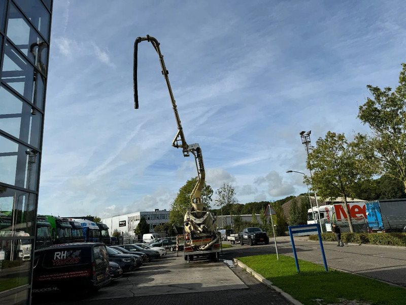 Iveco Eurotrakker 410 8X4 CIFA PUMP 24M + MIXER FULL STEEL + REMOTE CONTROL - Concrete pump truck: picture 5 Iveco Eurotrakker 410 8X4 CIFA PUMP 24M + MIXER FULL STEEL + REMOTE CONTROL - Concrete pump truck: picture 5
