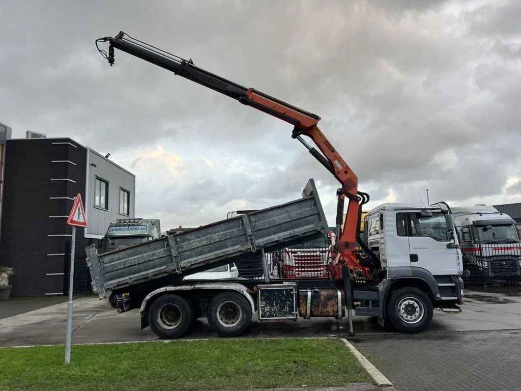 MAN TGA 26.390 6X4 + PALFINGER PK17502 + TIPPER - FU - Tipper, Crane truck: picture 4 MAN TGA 26.390 6X4 + PALFINGER PK17502 + TIPPER - FU - Tipper, Crane truck: picture 4