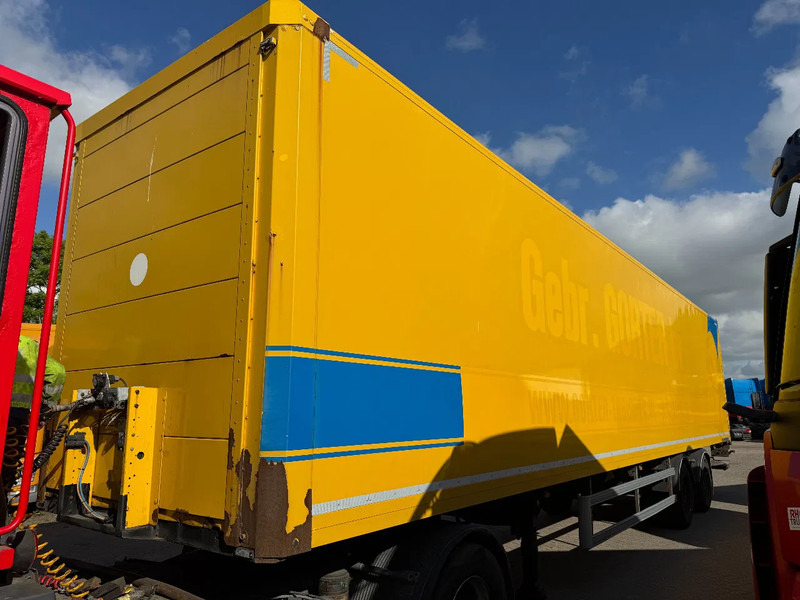SYSTEM TRAILER TFSH 18 TRPLY - 2 AXLE SAF + STEERING AXLE - Closed box semi-trailer: picture 5 SYSTEM TRAILER TFSH 18 TRPLY - 2 AXLE SAF + STEERING AXLE - Closed box semi-trailer: picture 5