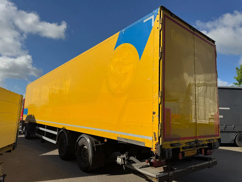SYSTEM TRAILER TFSH 18 TRPLY - 2 AXLE SAF + STEERING AXLE - Closed box semi-trailer: picture 4 SYSTEM TRAILER TFSH 18 TRPLY - 2 AXLE SAF + STEERING AXLE - Closed box semi-trailer: picture 4