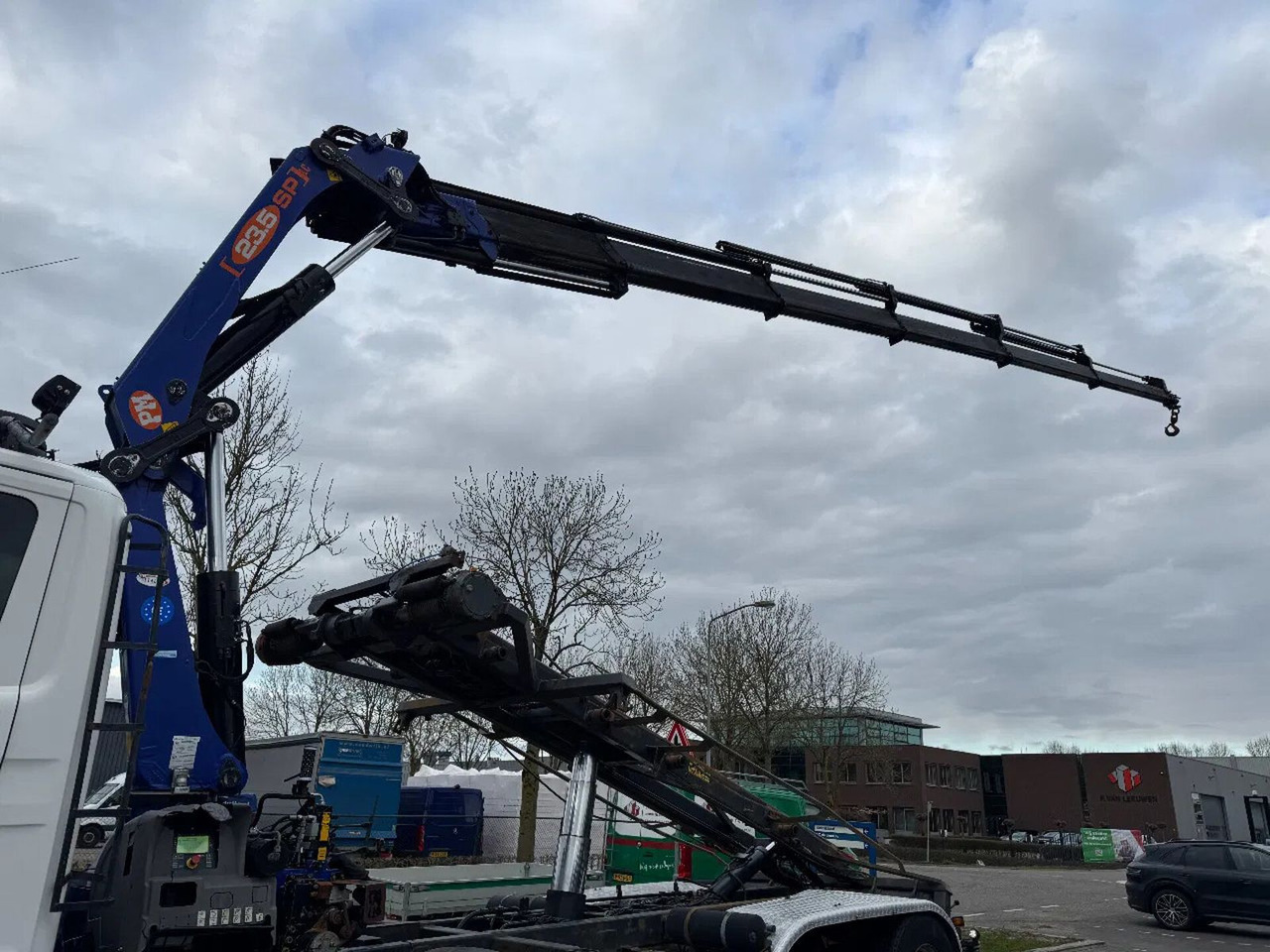 Scania R114-380 8X2 - EURO 4 + PM 23525SP LC 2013! + RE - Hook lift truck, Crane truck: picture 5 Scania R114-380 8X2 - EURO 4 + PM 23525SP LC 2013! + RE - Hook lift truck, Crane truck: picture 5