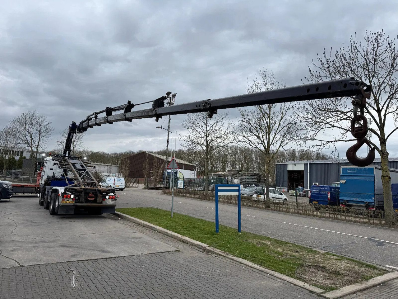 Scania R114-380 8X2 - EURO 4 + PM 23525SP LC 2013! + RE - Hook lift truck, Crane truck: picture 4 Scania R114-380 8X2 - EURO 4 + PM 23525SP LC 2013! + RE - Hook lift truck, Crane truck: picture 4
