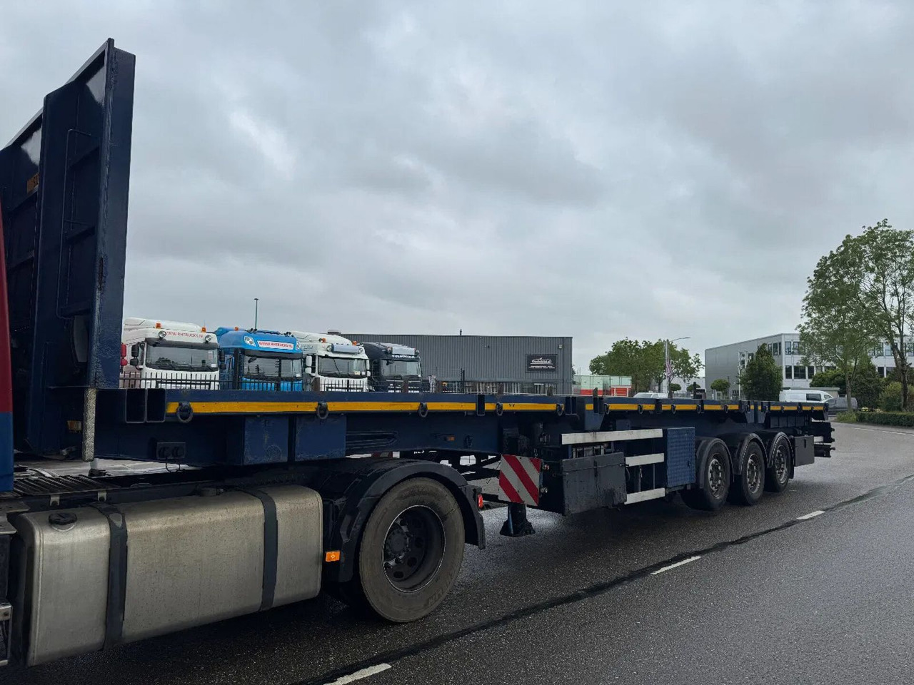 Schmidt HAGEN 3 AXLE + LIFTING AXLE - Dropside/ Flatbed semi-trailer: picture 2 Schmidt HAGEN 3 AXLE + LIFTING AXLE - Dropside/ Flatbed semi-trailer: picture 2