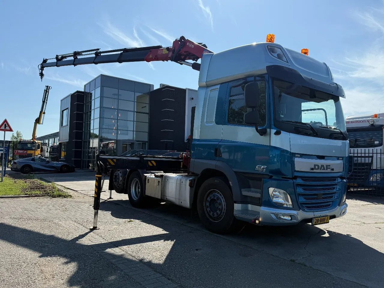 DAF CF 440 6X2 EURO 6 + HMF 3220-K5 REMOTE 5E & 6E F - Tractor unit: picture 2 DAF CF 440 6X2 EURO 6 + HMF 3220-K5 REMOTE 5E & 6E F - Tractor unit: picture 2