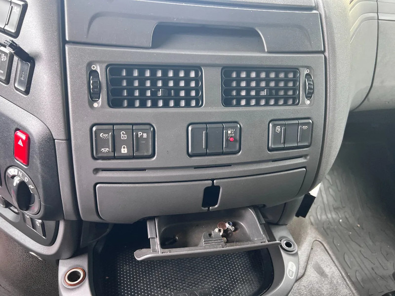 Tractor unit DAF XF 440 4X2 EURO 6 MEGA LOW DECK: picture 15