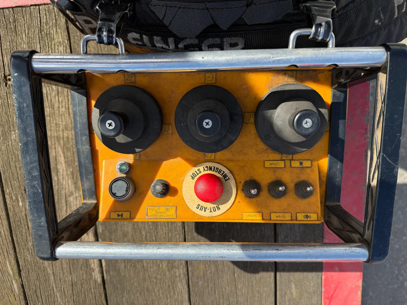 Tractor unit MAN 33.463 33-463 8x4 met 62 effer kraan 6x uitschuifbaar: picture 6 Tractor unit MAN 33.463 33-463 8x4 met 62 effer kraan 6x uitschuifbaar: picture 6