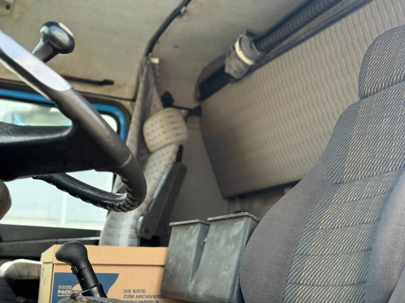 Tractor unit MAN 33.463 33-463 8x4 met 62 effer kraan 6x uitschuifbaar: picture 13 Tractor unit MAN 33.463 33-463 8x4 met 62 effer kraan 6x uitschuifbaar: picture 13