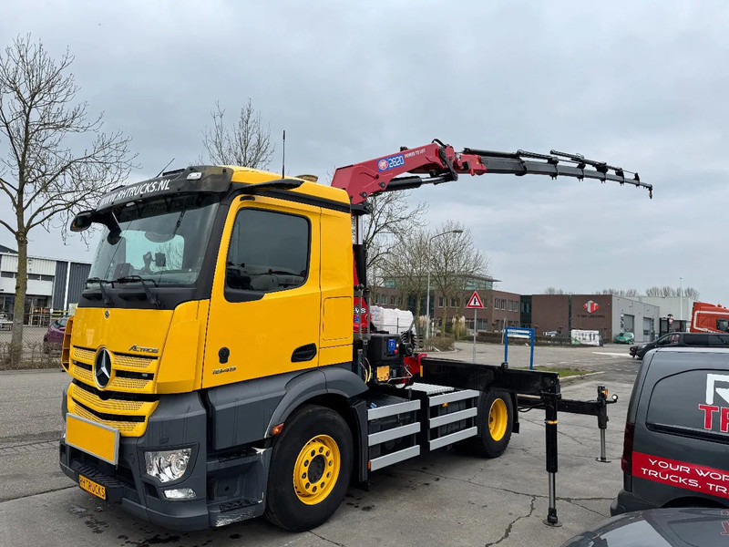 Mercedes-Benz Actros 1845 4X2 - EURO 6 + HMF 2820 + REMOTE + ONLY 105.446 KM - Tractor unit: picture 2 Mercedes-Benz Actros 1845 4X2 - EURO 6 + HMF 2820 + REMOTE + ONLY 105.446 KM - Tractor unit: picture 2