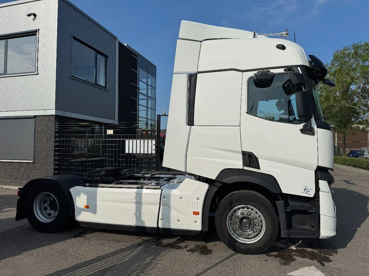 Renault T440 - 13-LITER ENGINE! - EURO 6 SKIRTS SPOILER - Tractor unit: picture 3 Renault T440 - 13-LITER ENGINE! - EURO 6 SKIRTS SPOILER - Tractor unit: picture 3