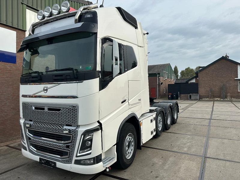 Volvo FH 16.750 8X4, 180 TON POWER STEERING HYDRAULIC - Tractor unit: picture 2 Volvo FH 16.750 8X4, 180 TON POWER STEERING HYDRAULIC - Tractor unit: picture 2