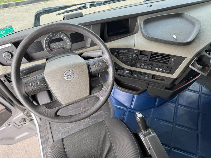 Tractor unit Volvo FH 460 6X2 PALFINGER 2300 + REMOTE CONTROL: picture 13 Tractor unit Volvo FH 460 6X2 PALFINGER 2300 + REMOTE CONTROL: picture 13