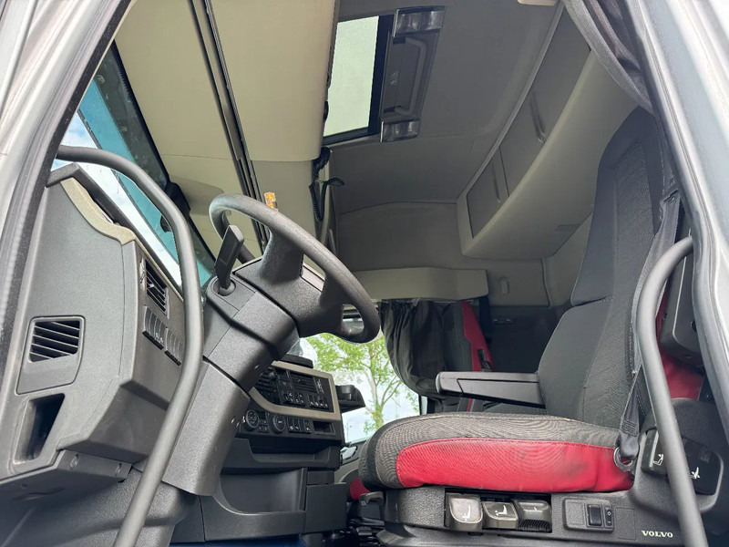 Tractor unit Volvo FH 460 6X2 PALFINGER 2300 + REMOTE CONTROL: picture 11 Tractor unit Volvo FH 460 6X2 PALFINGER 2300 + REMOTE CONTROL: picture 11