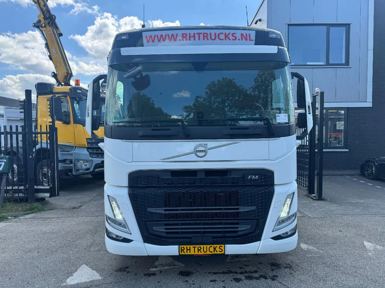 Volvo FM 380 4X2 EURO 6 NEW FACE SKIRTS AIRCO SPOILERS - Tractor unit: picture 2 Volvo FM 380 4X2 EURO 6 NEW FACE SKIRTS AIRCO SPOILERS - Tractor unit: picture 2