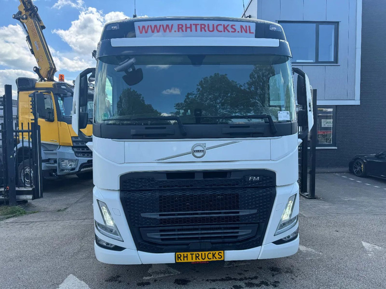 Volvo FM 380 4X2 EURO 6 NEW FACE SKIRTS AIRCO SPOILERS - Tractor unit: picture 3 Volvo FM 380 4X2 EURO 6 NEW FACE SKIRTS AIRCO SPOILERS - Tractor unit: picture 3