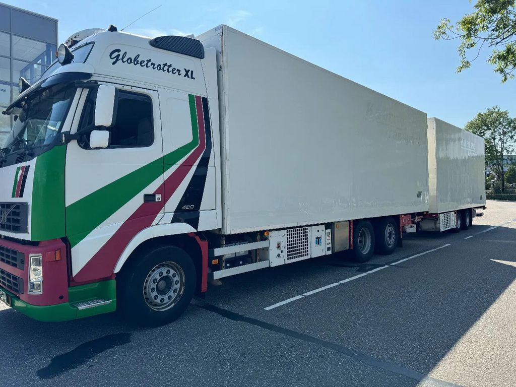 Volvo FH 12.420 6X2 - EURO 3 + HANGER NETAM-FRUEHAUF + - Refrigerator truck: picture 3 Volvo FH 12.420 6X2 - EURO 3 + HANGER NETAM-FRUEHAUF + - Refrigerator truck: picture 3