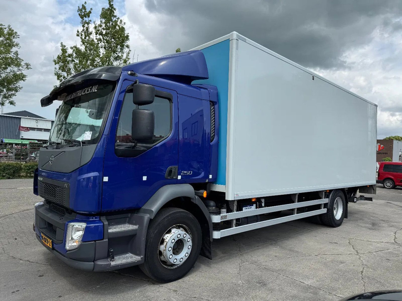Volvo FL 250 4X2 - EURO 6 + DHOLLANDIA LIFT + TÜV 04-2 - Box truck: picture 2 Volvo FL 250 4X2 - EURO 6 + DHOLLANDIA LIFT + TÜV 04-2 - Box truck: picture 2