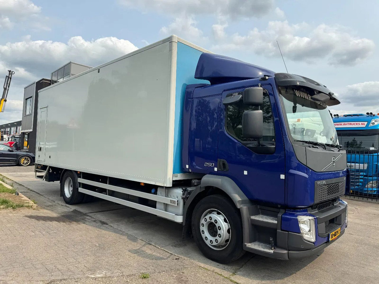 Volvo FL 250 4X2 - EURO 6 + DHOLLANDIA LIFT + TÜV 05-2 - Box truck: picture 4 Volvo FL 250 4X2 - EURO 6 + DHOLLANDIA LIFT + TÜV 05-2 - Box truck: picture 4