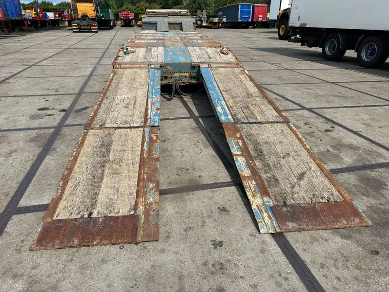 Wielton 4 AXEL WITH RAMPS - Low loader semi-trailer: picture 3 Wielton 4 AXEL WITH RAMPS - Low loader semi-trailer: picture 3