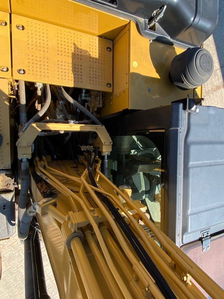 Crawler excavator CAT 323 E: picture 7
