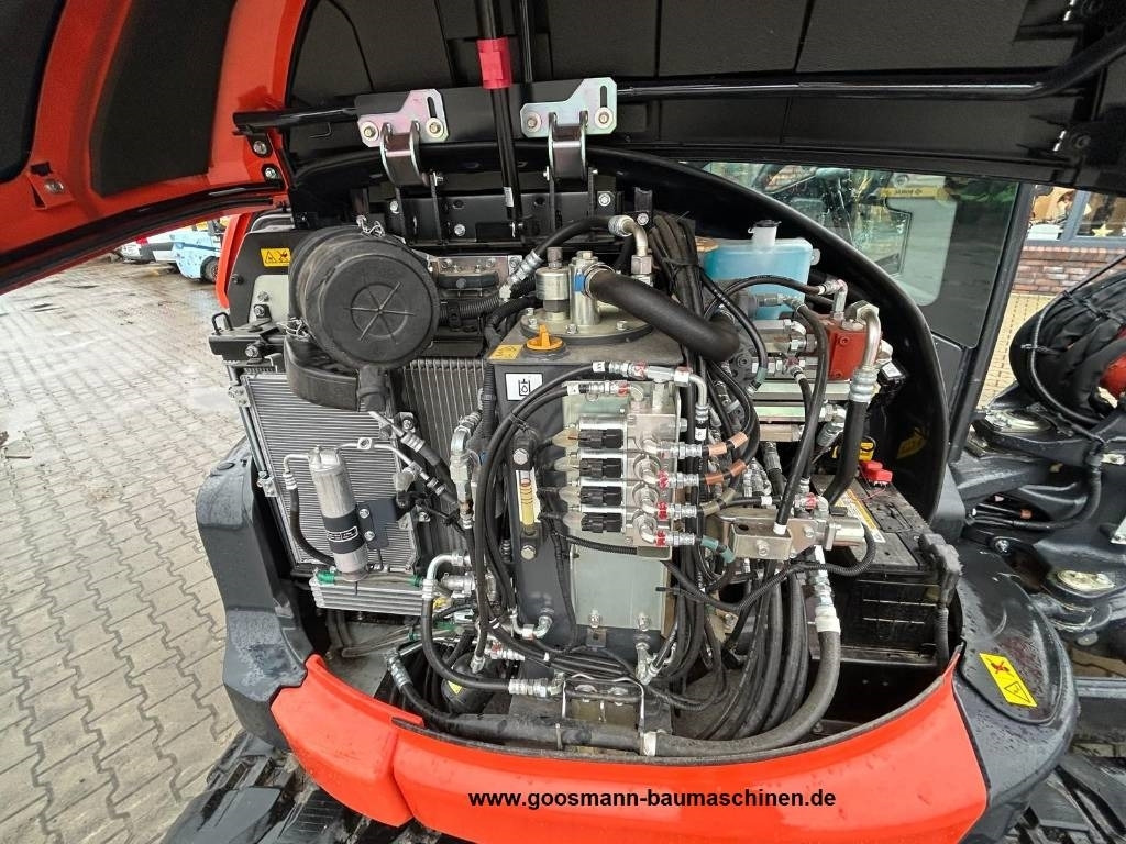 Mini excavator Kubota KX 060-5: picture 10