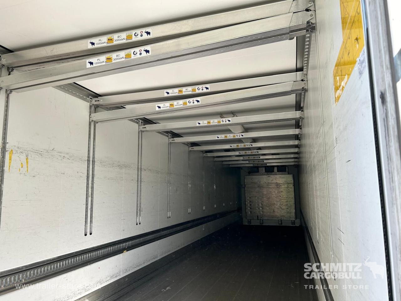 SCHMITZ Reefer Standard Double deck Taillift - Isothermal semi-trailer: picture 2 SCHMITZ Reefer Standard Double deck Taillift - Isothermal semi-trailer: picture 2