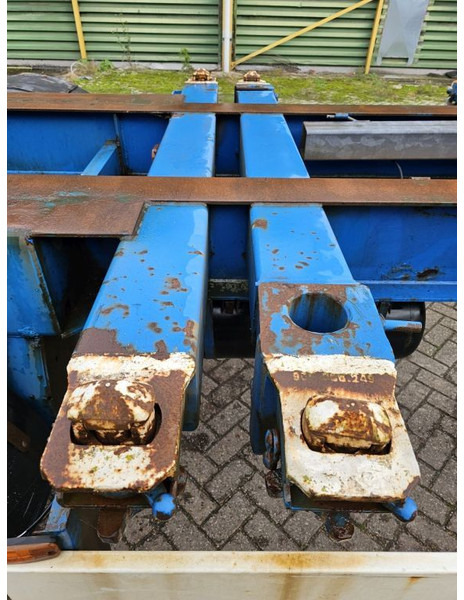Container transporter/ Swap body semi-trailer D-Tec UL 9401 - Multichassis: picture 10