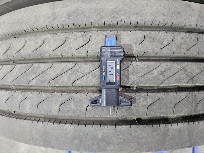 DUNLOP 275/70R22.5 - 12mm profile - Tire for Truck: picture 2 DUNLOP 275/70R22.5 - 12mm profile - Tire for Truck: picture 2