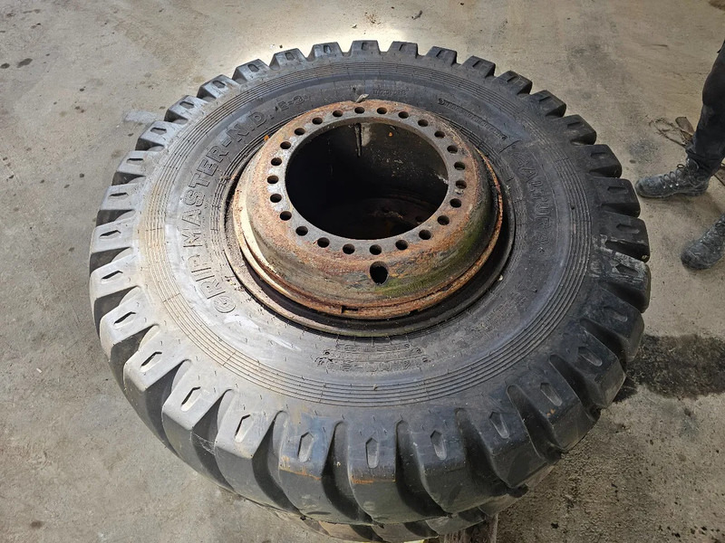 Tire for Truck Grip Master 14.00-24: picture 7